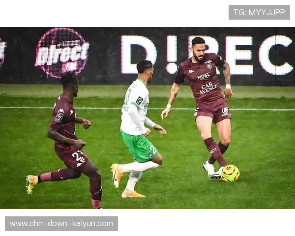 法甲朗斯逆袭登顶，巴黎少赛一场酝酿强势反扑。